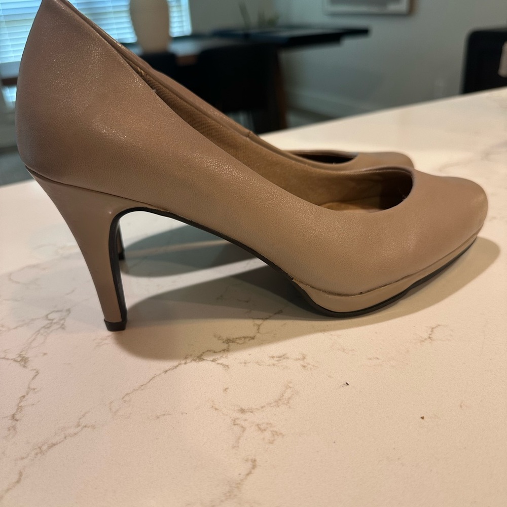 Life Stride Taupe Women's Heels